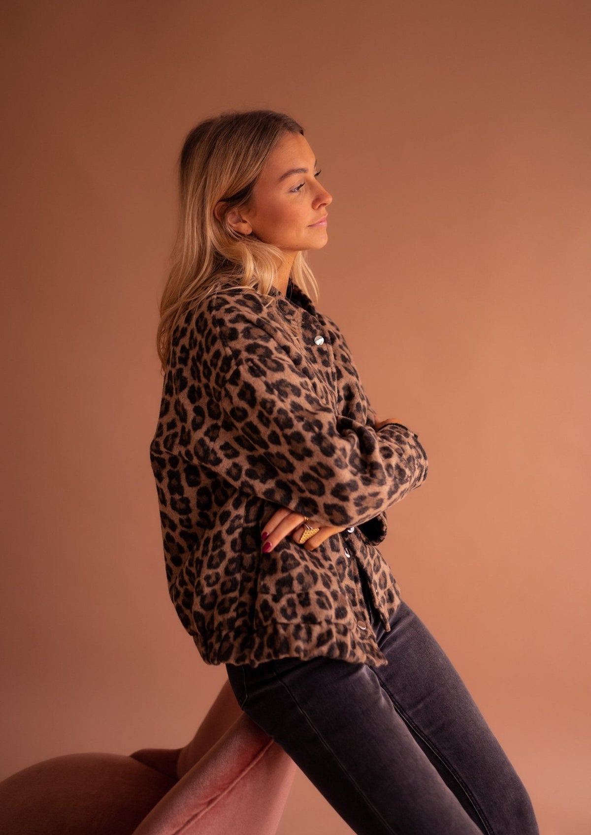 Isa Chaqueta Corta con Estampado de Leopardo